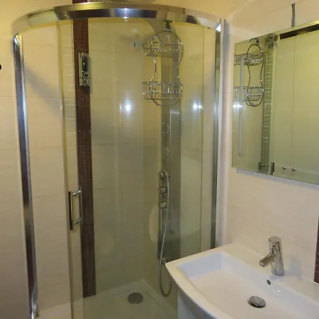 Apartment Flores 1 *