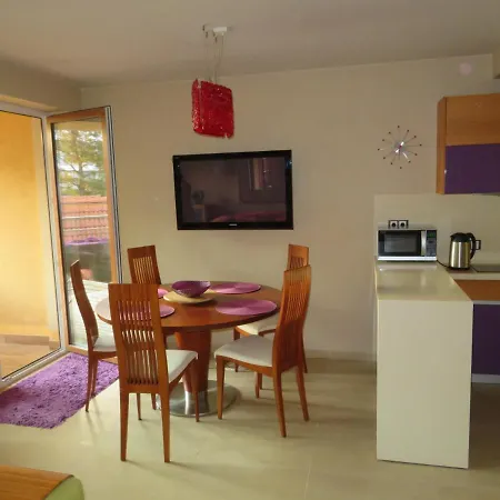 アパート Flores 1